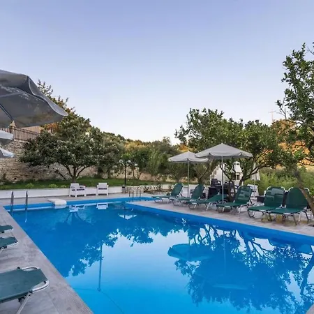 Case de vacanță 10 Bedroom Complex, With Private Pool, Bbq & Ping Pong! *
