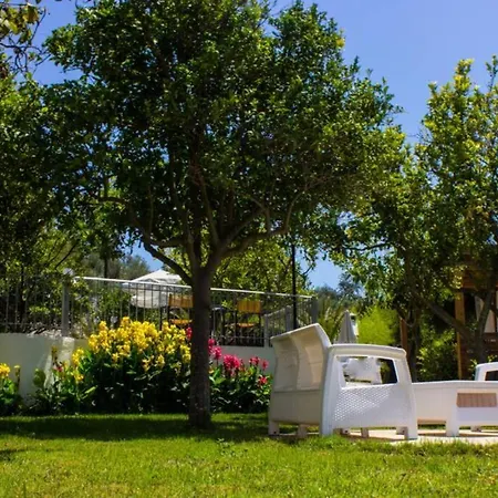 10 Bedroom Complex, With Private Pool, Bbq & Ping Pong! *