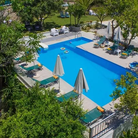 10 Bedroom Complex, With Private Pool, Bbq & Ping Pong! * Astérion